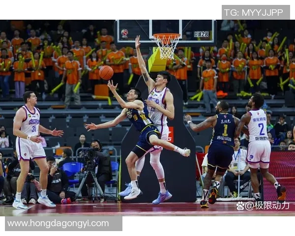 任骏飞领衔广东队奋战CBA季后赛展现全能球技与团队精神 任骏飞领衔广东队奋战CBA季后赛展现全能球技与团队精神