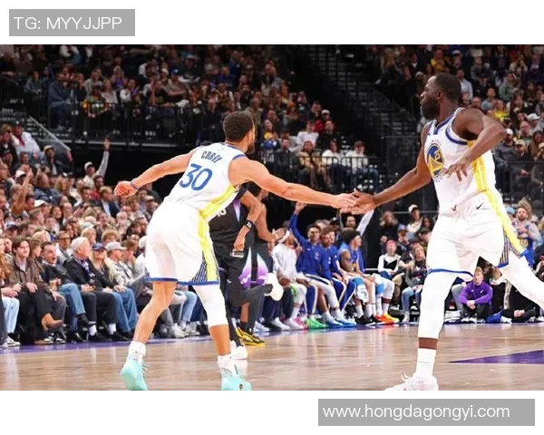 爵士队与勇士队精彩对决全场录像回放尽在此处不容错过