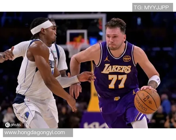 东契奇狂砍73分刷新现役得分纪录独行侠成功终结太阳11连胜之旅